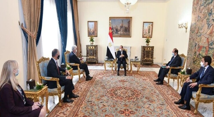 السيسي يلتقي مدير الإستخبارات الأمريكية لبحث ملف النهضة والأمن